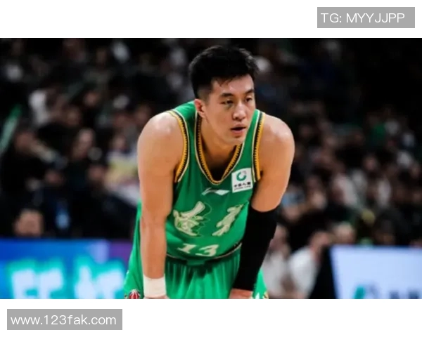 郭艾伦和韩德君对练,主动示好辽宁队,未来有可能重回辽篮